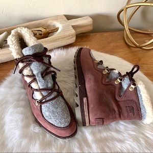Sorel hiking snow boots. New